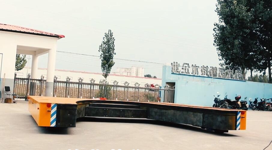 <b>飞机无轨牵引车</b>